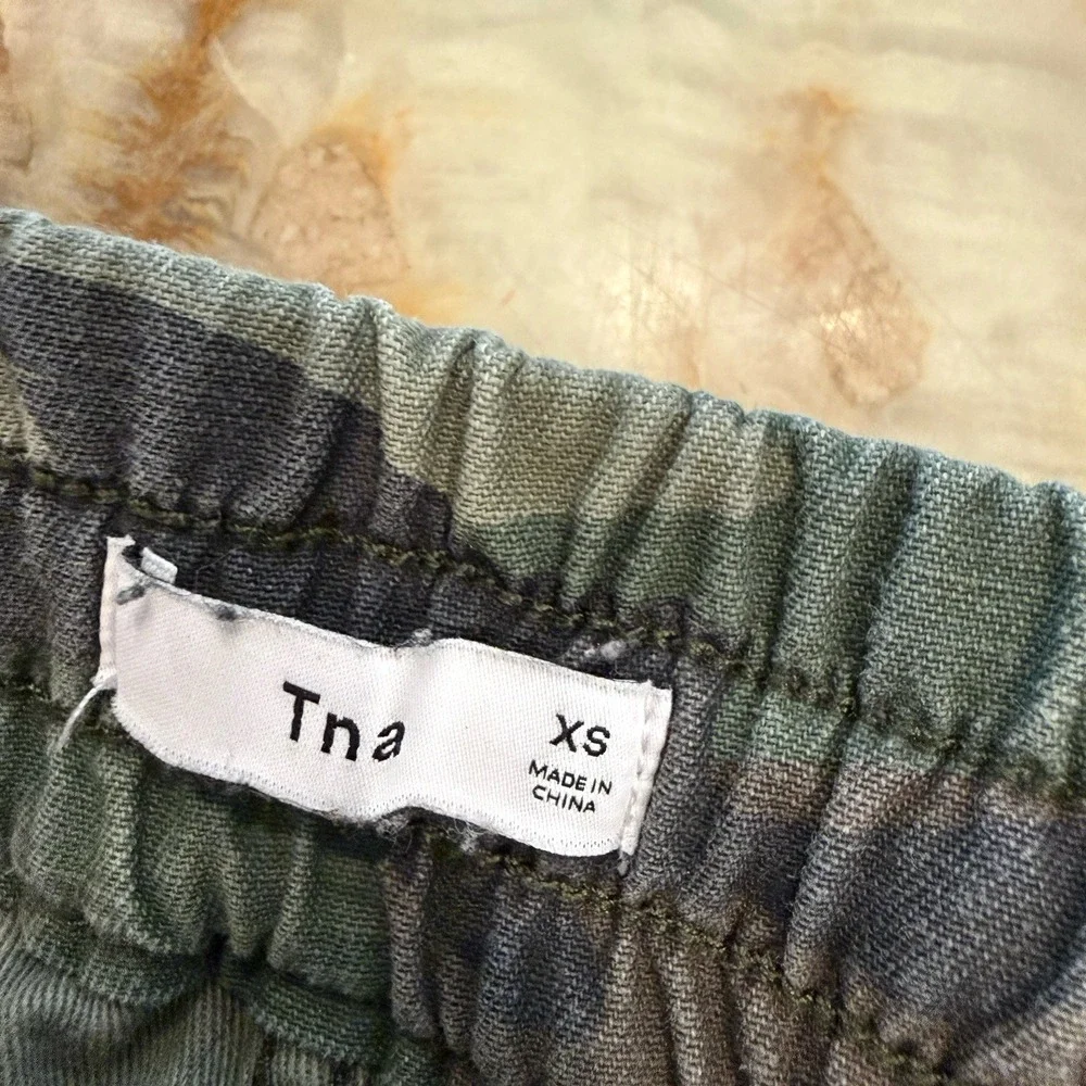 TNA Aritzia Camo Jogger Pants XS Green Drawstring Utility Casual Pants